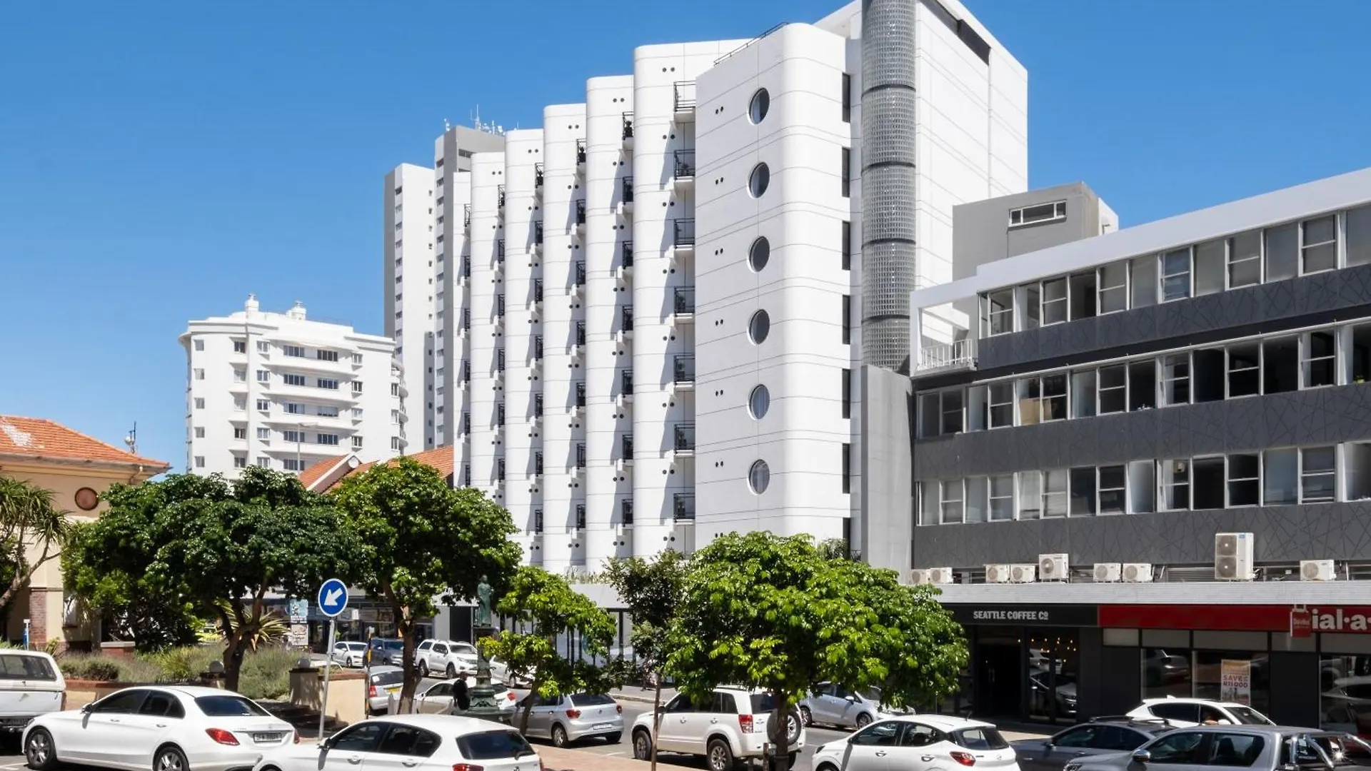 Apartment The Flamingo703: Spacious Corner Unit In Sea Point Cape Town