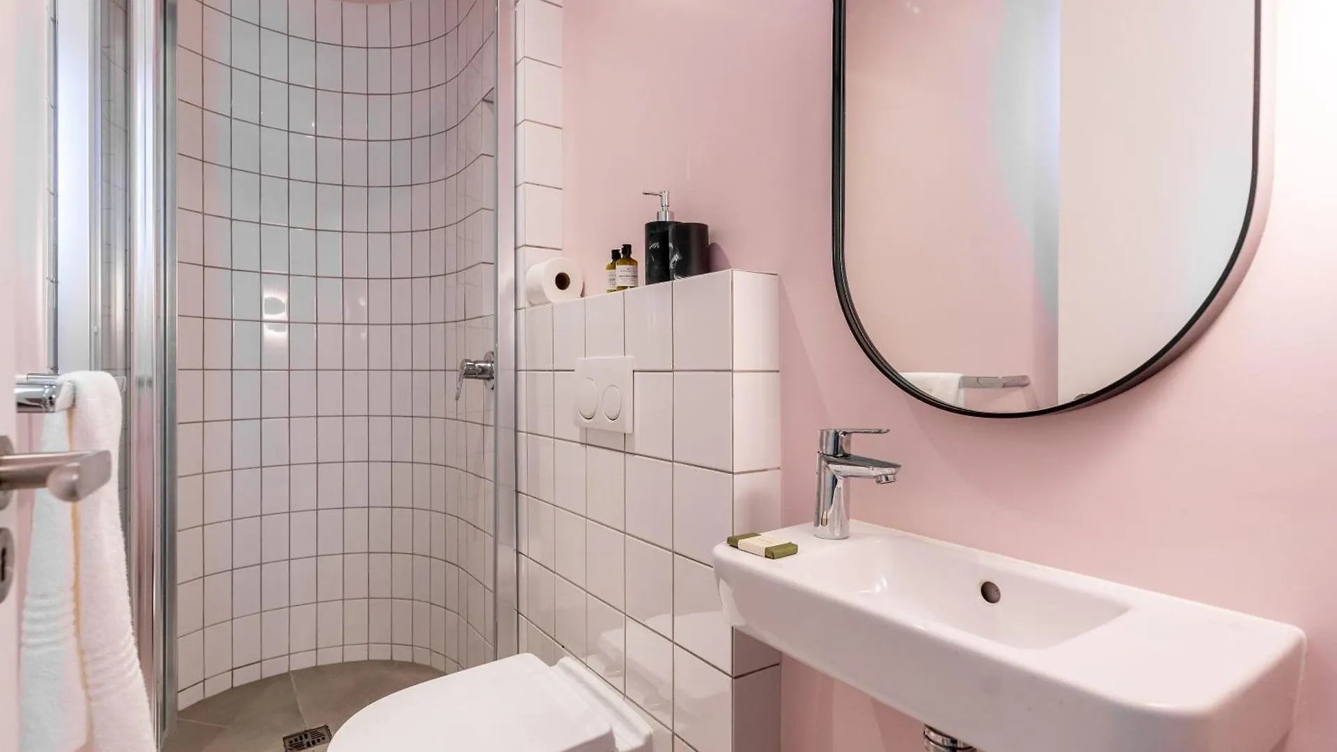 Apartment The Flamingo703: Spacious Corner Unit In Sea Point Cape Town