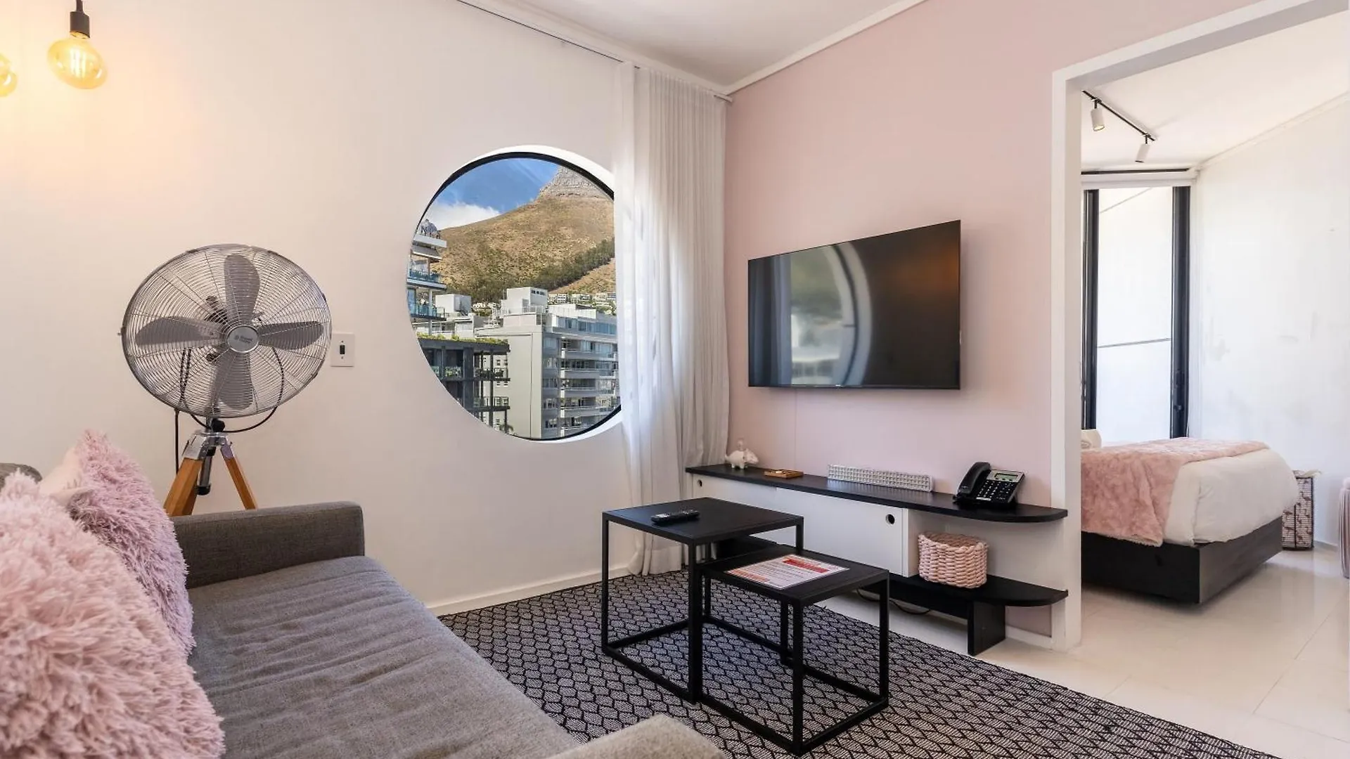 Apartment The Flamingo703: Spacious Corner Unit In Sea Point Cape Town South Africa