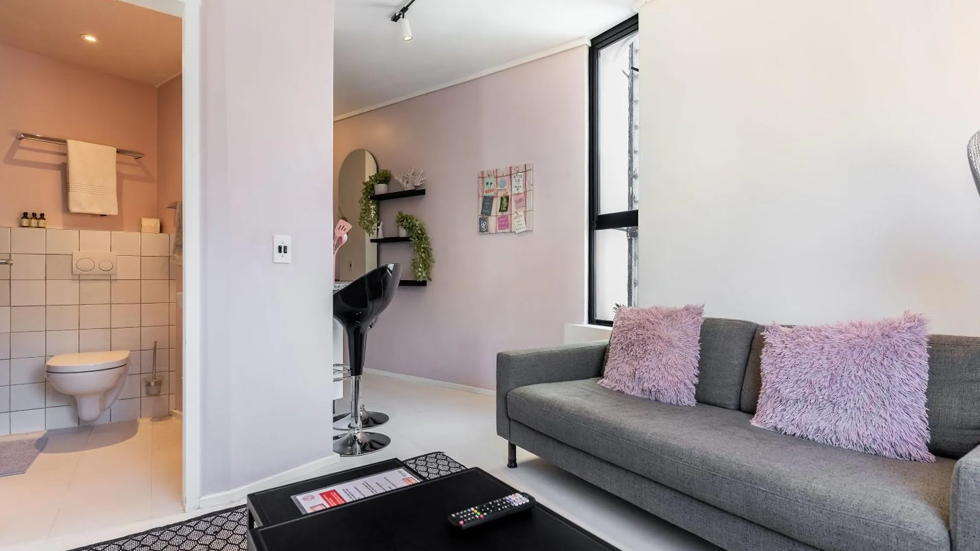 The Flamingo703: Spacious Corner Unit In Sea Point Cape Town 0*,  South Africa